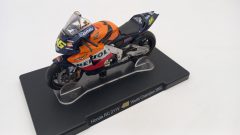Honda RC 211V Valentino Rossi World Champion 2002 1/18, senza scatola originale - scala 1:18