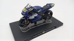 Yamaha YZR-M1 Valentino Rossi World Champion 2005 1/18, senza scatola originale - scala 1:18