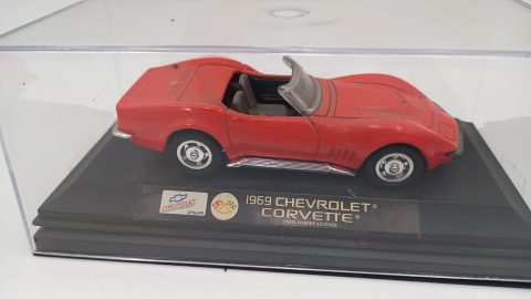 Chevrolet Corvette 1969 1/43, normali segni del tempo, senza scatola originale
