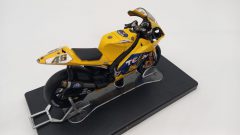 Yamaha YZR-M1 Valentino Rossi WC 2006 1/18, senza scatola originale - foto 2