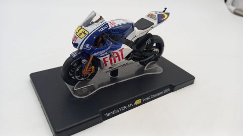 Yamaha YZR-M1 Valentino Rossi WC 2009 1/18, senza scatola originale