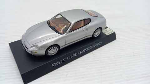 Maserati Coupe cambiocorsa 2002 1/43, mancante specchietto sinistro, senza scatola originale