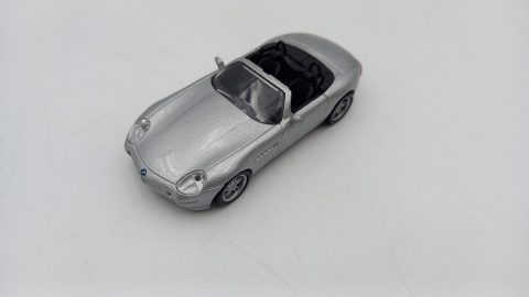 BMW Z8 1/64, mancante copri cerchione posteriore destro, senza scatola originale