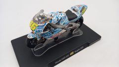 Honda NSR 500 Valentino Rossi Mugello 2001 1/18, senza scatola originale - scala 1:18