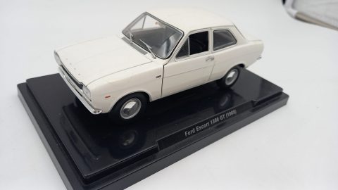 Ford Escort 1300 GT 1969 1/24, qualche segno sulla carrozzeria, senza scatola originale