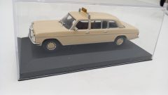 Mercedes 240D Taxi Frankfurt 1972 1/43, senza scatola originale - scala 1:43