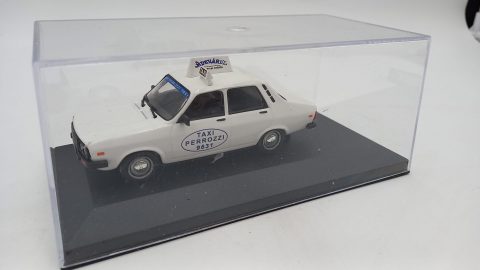 Renault Dacia 12 Taxi Bucarest 1980 1/43, senza scatola originale