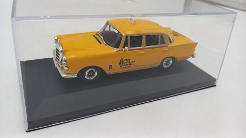 Mercedes 200 Taxi Bruxelles 1962 1/43, senza scatola originale
