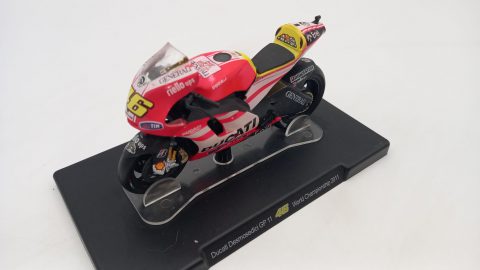Ducati Desmosedici GP11 Valentino Rossi WC 2011 1/18,  senza scatola originale