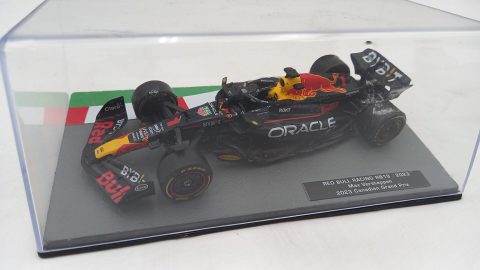 Red Bull RB19 Max Verstappen Canadian GP 2023 1/43, teca segnata, senza scatola originale