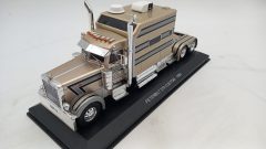 Camion Peterbilt 379 Custom 1985 1/32, senza scatola originale - scala 1:32
