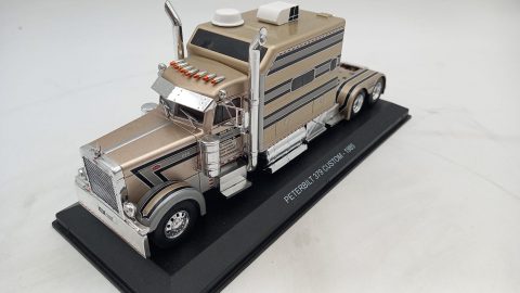 Camion Peterbilt 379 Custom 1985 1/32, senza scatola originale