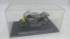 Yamaha YZR250 Olivier Jacque 2000 1/24, teca rotta - scala 1:24
