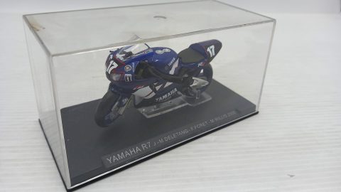 Yamaha R7 2000 1/24