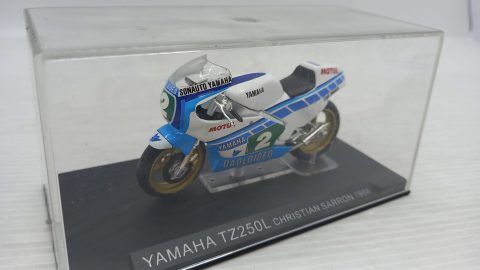 Yamaha TZ250L Christian Sarron 1984 1/24