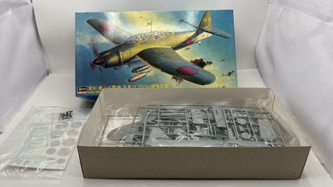 Hasegawa Aichi B7A2 Attack Bomber Ryusei Kai(Grace) w/250 Kg Bombs 1/48