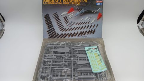 Hasegawa Aircraft weapons A U.S. bomb e tow target system 1/48