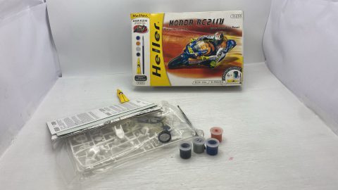 Heller Honda RC211V Repsol Valentino Rossi 1/24 Kit di montaggio, decal rovinate, vernici secche