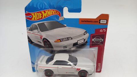 Hot Wheels Nissan Skyline GT-R (BNR32) 1/64