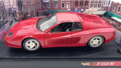 Hot Wheels Ferrari Testarossa F512 M 1994 1/18, scatola lievemente usurata - foto 3