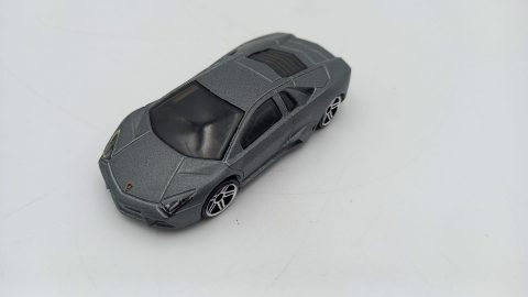 Hot Wheels Lamborghini Reventon 1/64, piccoli segni sul parabrezza, senza scatola originale