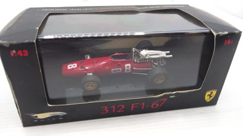 Hot Wheels Elite Ferrari 312 F1-67 C. Amon 1/43, teca con qualche segno, confezione lievemente usurata