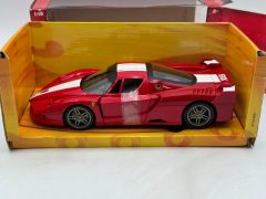 Hot Wheels Ferrari FXX 1/18 Scatola Lievemente usurata - scala 1:18