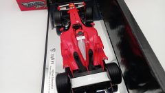 Hot Wheels Ferrari 248 F1 M. Schumacher 2006 1/18 - foto 5