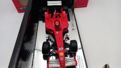 Hot Wheels Ferrari 248 F1 M. Schumacher 2006 1/18 - foto 2