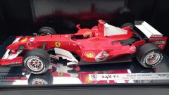 Hot Wheels Ferrari 248 F1 M. Schumacher 2006 1/18 - foto 3