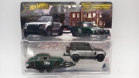 Hot Wheels Jaguar MK1 Land Rover Defender 110 2023 1/64