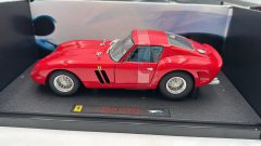 Hotwheels Ferrari 250 GTO 1/18, Scatola Rovinata, Modello in ottime condizioni - scala 1:18