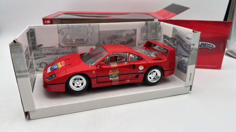 Hotwheels Ferrari F40 1/18, Scatola lievemente usurata