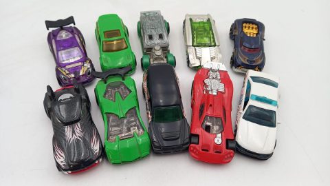 Hot Wheels lotto 10 macchinine assortite 1/43, ottime condizioni