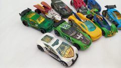 Hot Wheels lotto 10 macchinine assortite 1/43, ottime condizioni - foto 2
