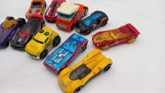 Hot Wheels lotto 10 macchinine assortite 1/43, ottime condizioni - foto 3