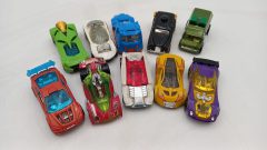 Hot Wheels lotto 10 macchinine assortite 1/43, ottime condizioni - scala 1:43