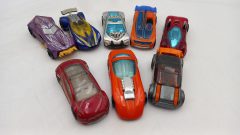Hot Wheels lotto 8 macchinine assortite 1/43, ottime condizioni - scala 1:43