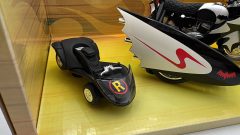 HotWheels Batcycle e Sidecar Batman 1/12 1966 TV Series, Scatola Lievemente usurata, Normali segni del tempo. - foto 5