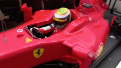 Hot Wheels Ferrari F1 F60 Felipe Massa 2009 1/18, confezione usurata nella parte trasparente - foto 3