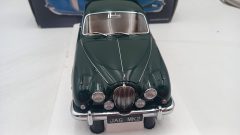 Model Icons Jaguar Mk2 1/18, punti di lievissima fioritura della vernice, confezione lievemente usurata - foto 2