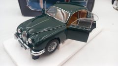 Model Icons Jaguar Mk2 1/18, punti di lievissima fioritura della vernice, confezione lievemente usurata - scala 1:18