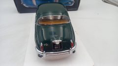 Model Icons Jaguar Mk2 1/18, punti di lievissima fioritura della vernice, confezione lievemente usurata - foto 4