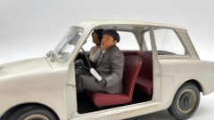 Infinite Statue Autobianchi Bianchina "Fantozzi e la signorina Silvani" 1/18 - foto 5
