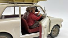 Infinite Statue Autobianchi Bianchina "Fantozzi e Filini al campeggio" con barca 1/18 Deluxe Edition - foto 7