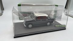 Infinite statue Mimmo Su Fiat 1100D 1221 C.C 1962 1/18 Carlo Verdone Collection, Modificata Stradale, Con Teca - foto 6