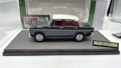 Infinite statue Mimmo Su Fiat 1100D 1221 C.C 1962 1/18 Carlo Verdone Collection, Modificata Stradale, Con Teca - foto 3