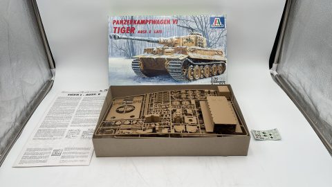 Italeri Panzerkampfwagen VI Tiger Ausf. E Late 1/35