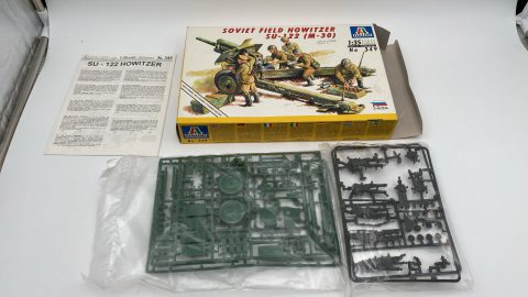 Italeri Soviet Field Howitzer Su-122 M-30 1/35