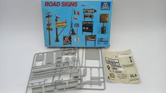 Italeri Road Signs 1/35, decals rovinate ed incomplete - foto 1